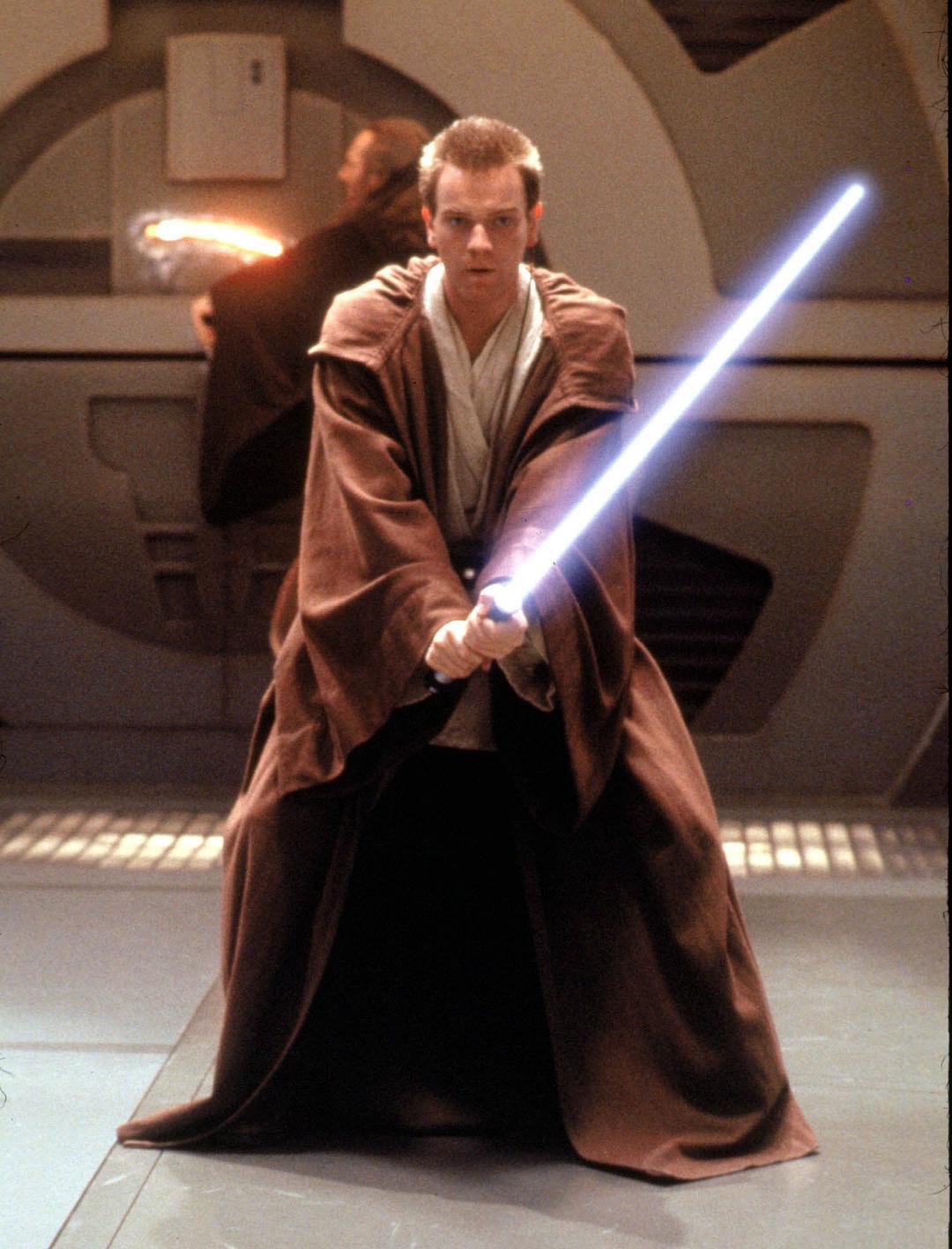 为什么星球大战里面绝地武士要用光剑这种低效的武器