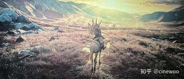 影片中频繁出现的赵子龙与白马意象此外,《八佰》中对于自然元素的把