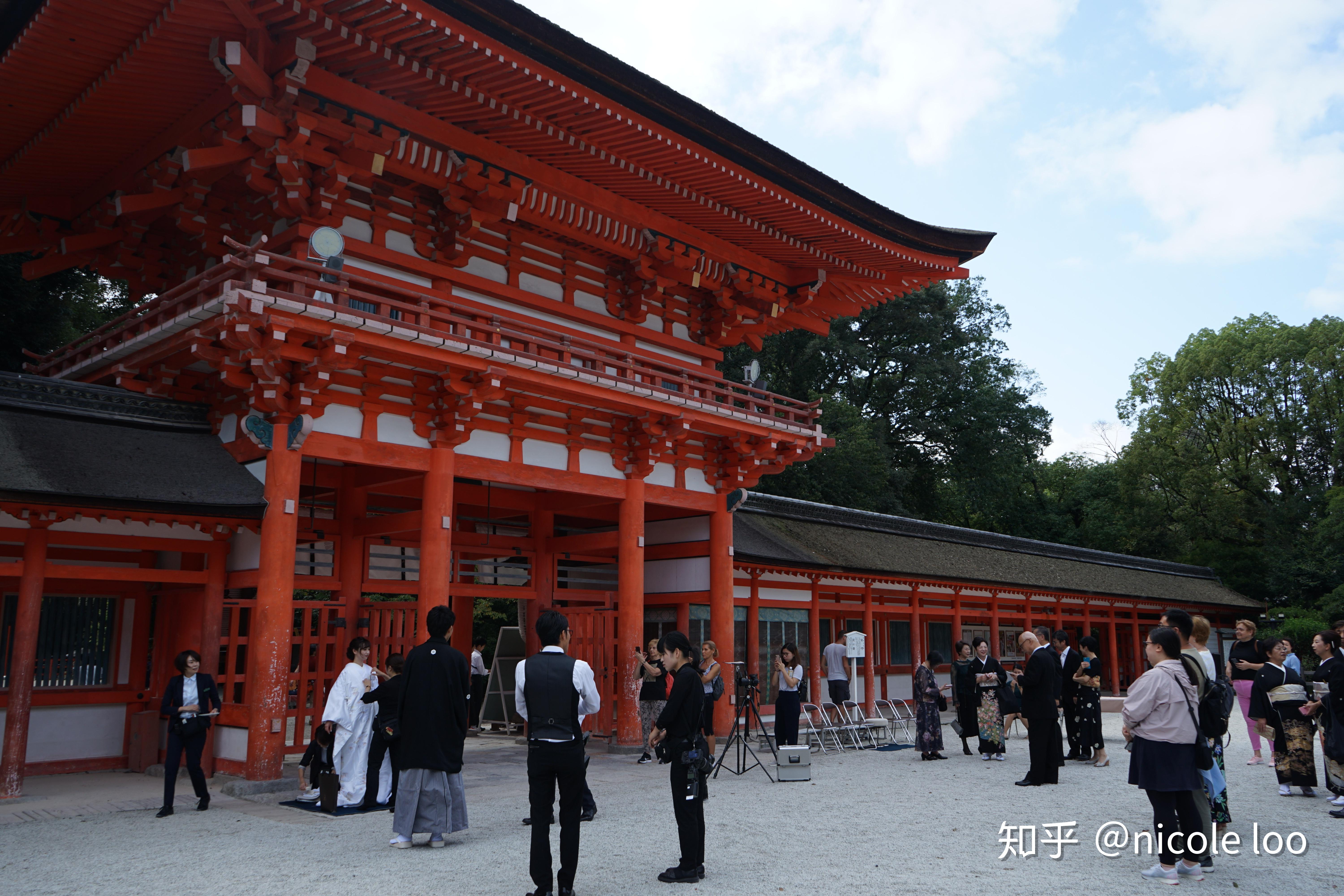 偶然得知《你的名字》那个楼梯的取景地就在新宿附近的须贺神社前