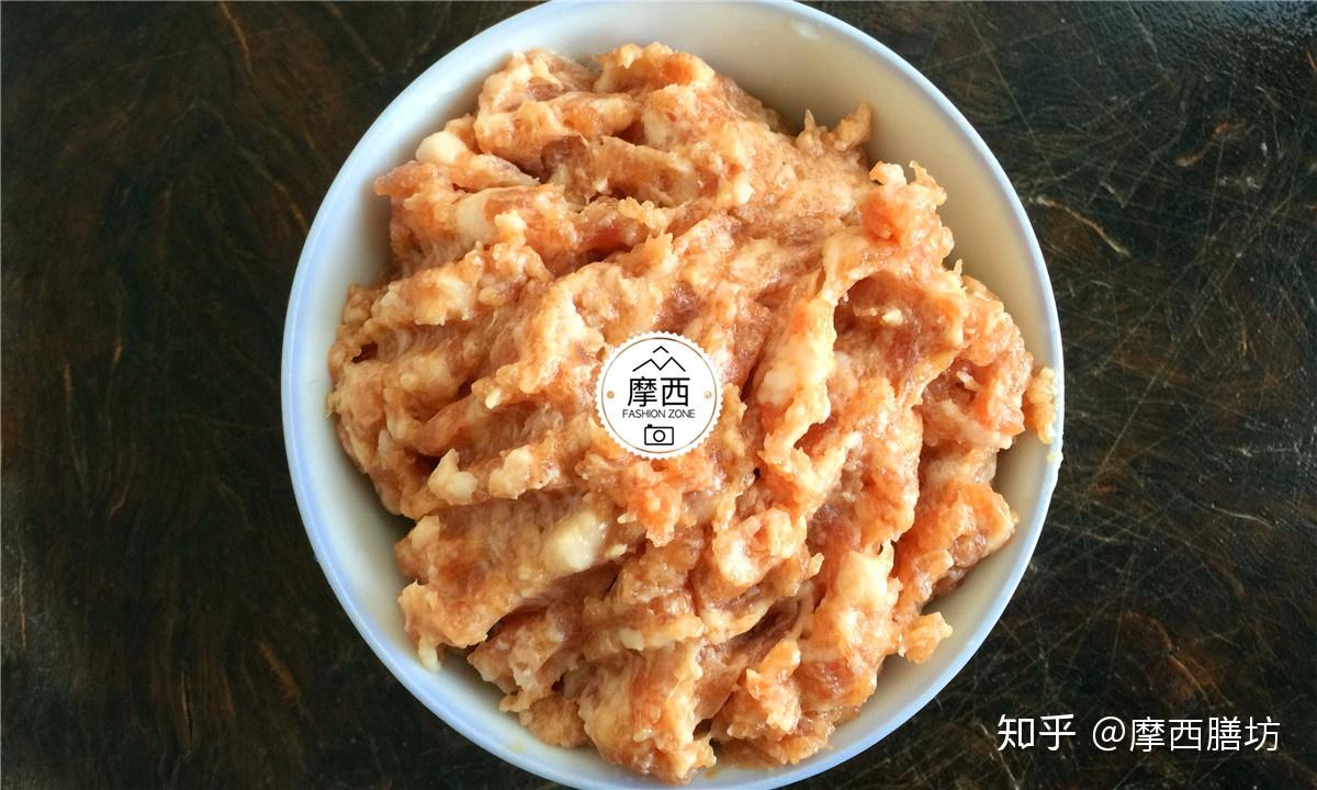 怎么调猪肉丸子好吃 v2-cc53f42303343daec6263003e64ccfb4_r.jpg