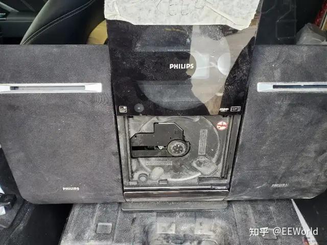 经典CD机拆解:大厂MCU+专业收音芯片,内部用料全解析