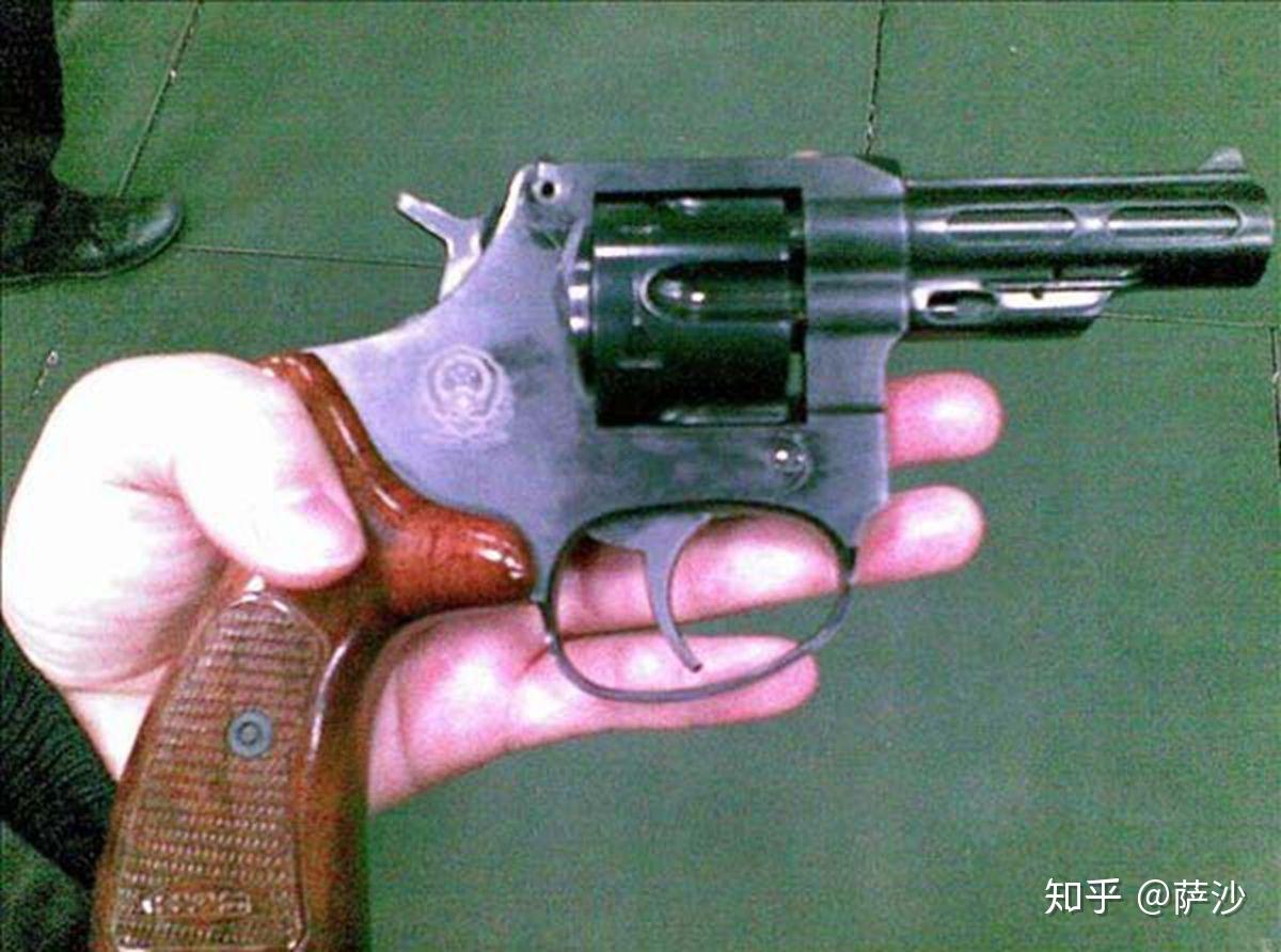 盘点4种手枪射击姿势：最准的还是解放军教材中的这款！|莫桑比克_新浪新闻