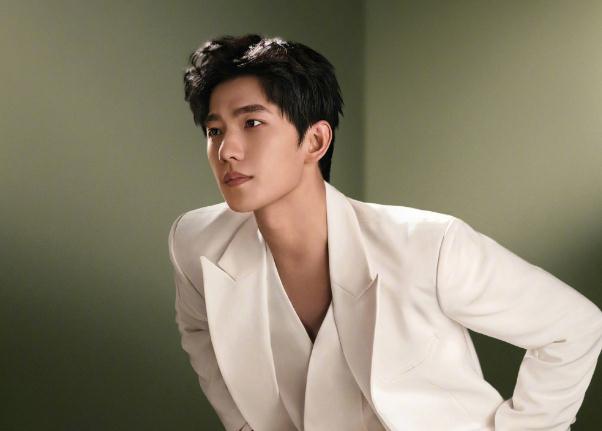 杨洋人设塌房,初代四大男顶流鹿晗言行最爷们 - 知乎