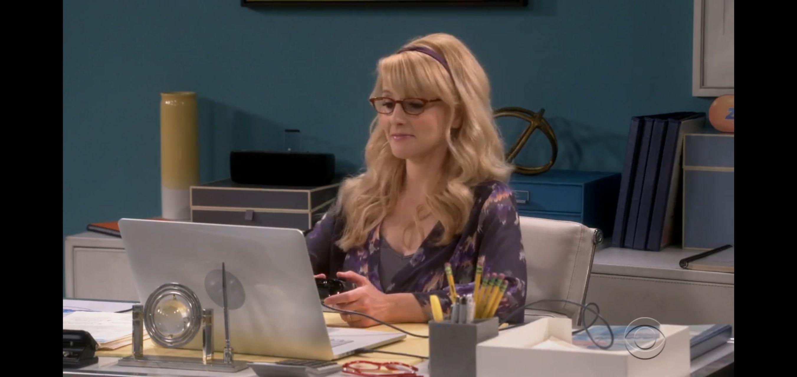 生活大爆炸里伯纳黛特用的黑色笔记本电脑是什么牌子? - 知乎