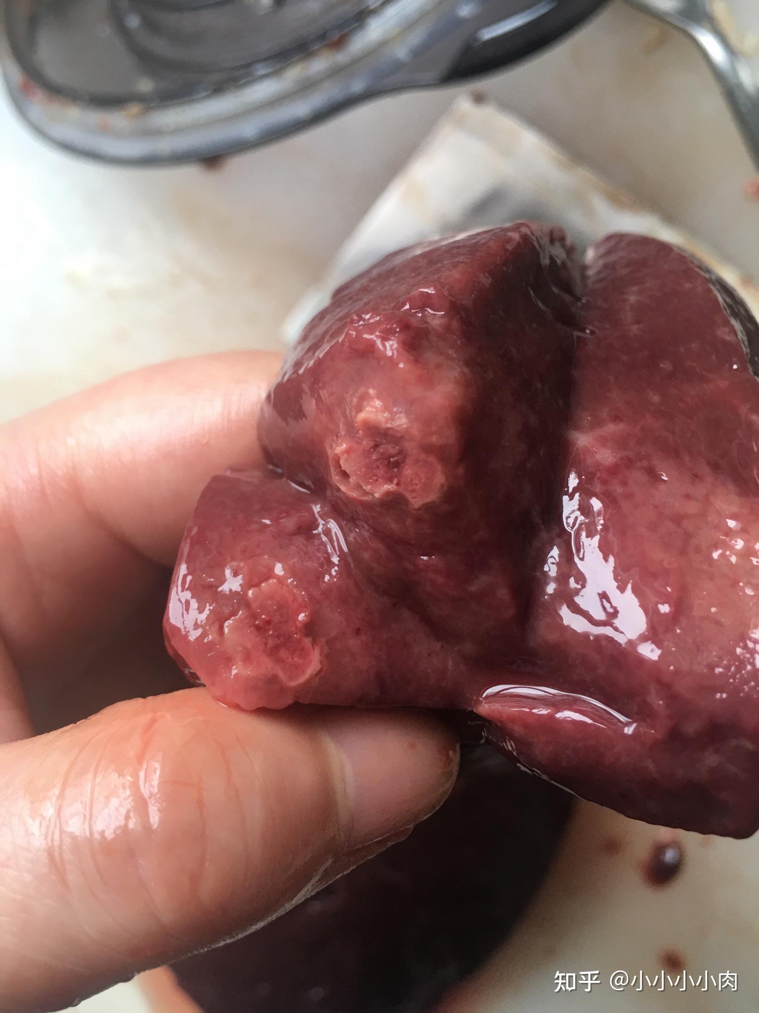 牛肝里面有硬的东西类似结块是什么