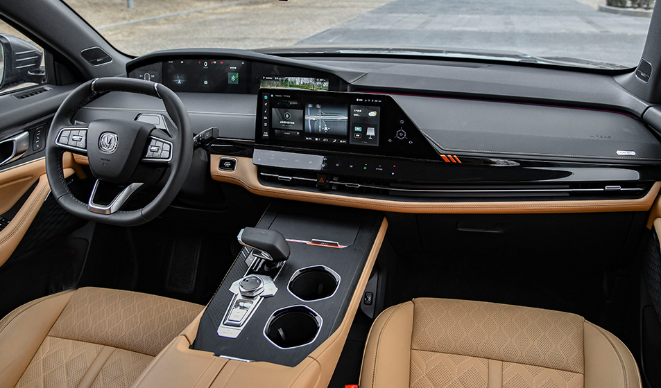 体验长安unik18万的价格81万的享受