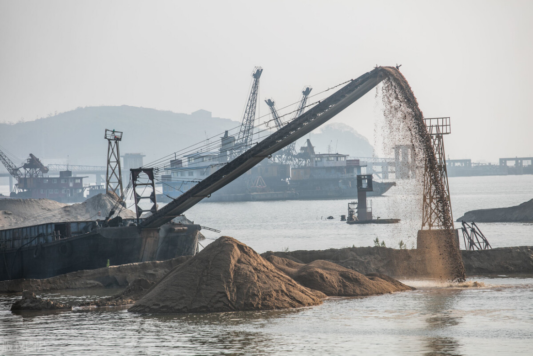 长江非法采砂成立何罪盗采江砂9万多吨主犯获刑5年6个月