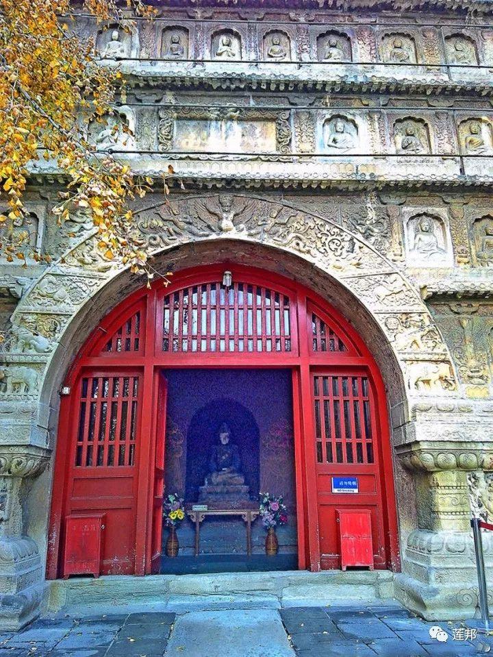 拱券门:叠涩发券形建筑,利用块料之间的侧压力建成跨空的承重结构的