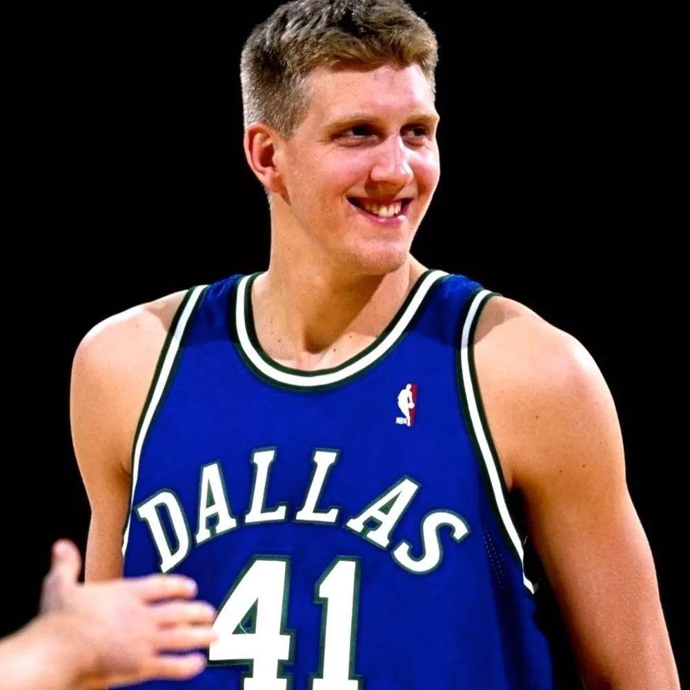 突发诺维斯基宣布正式退役41号21年1支球队他哭了我也哭了