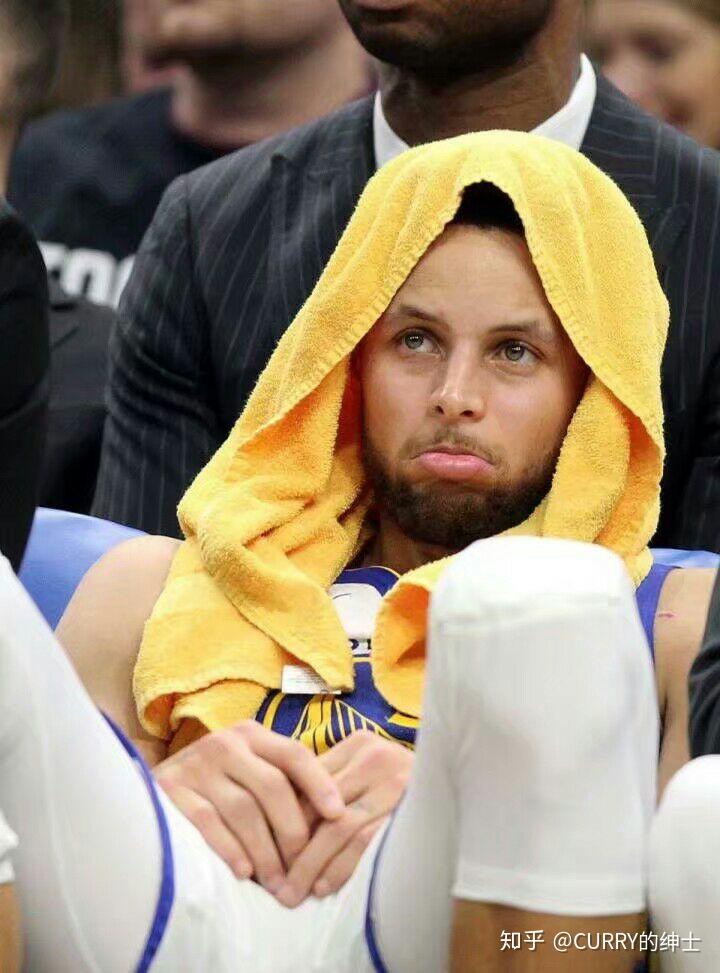 之前在微博上看过库里头披毛巾的图片,美不可方物.