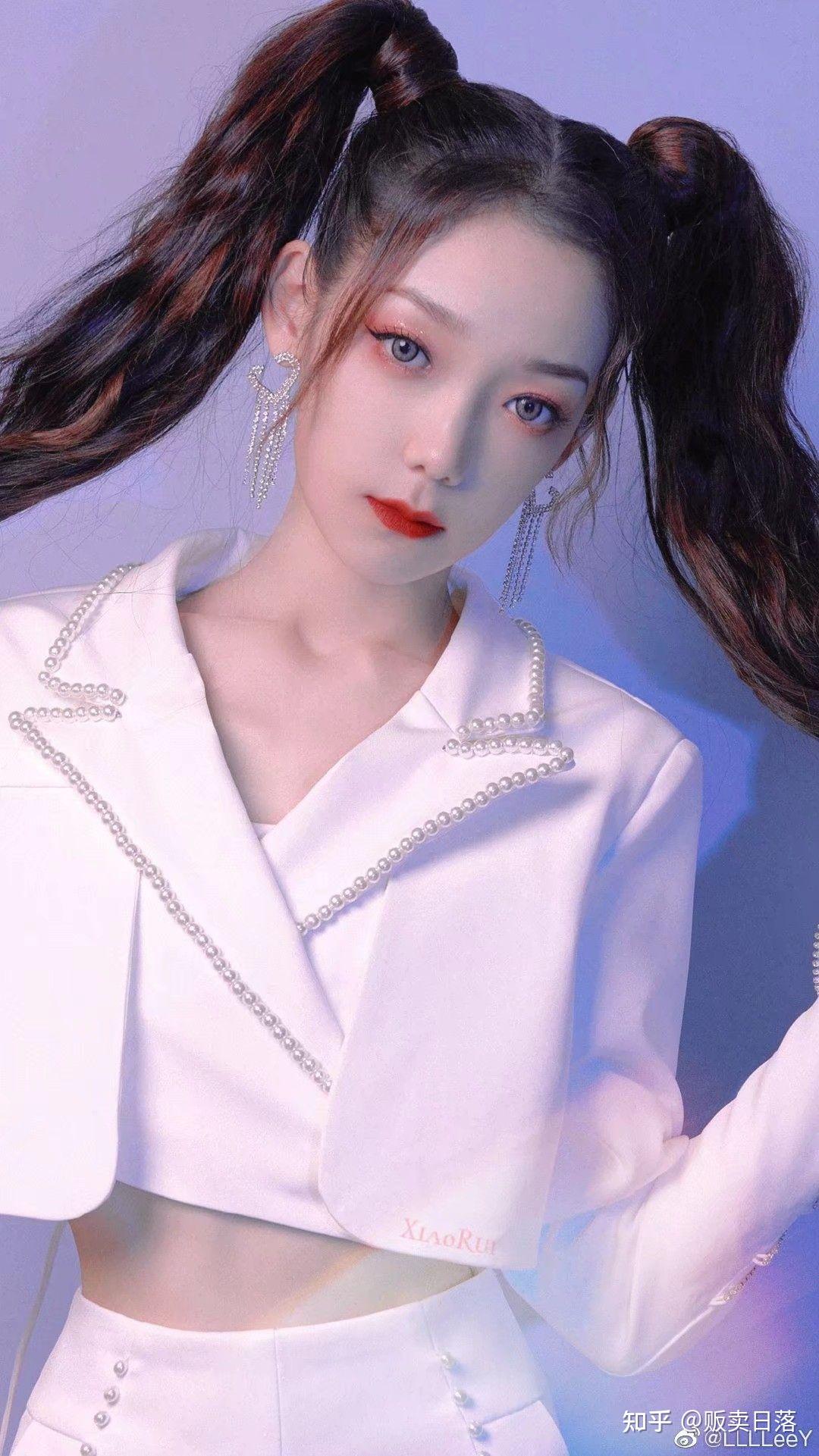 希林娜依高创造营时期比好声音时期瘦了多少现在感觉好好看呀