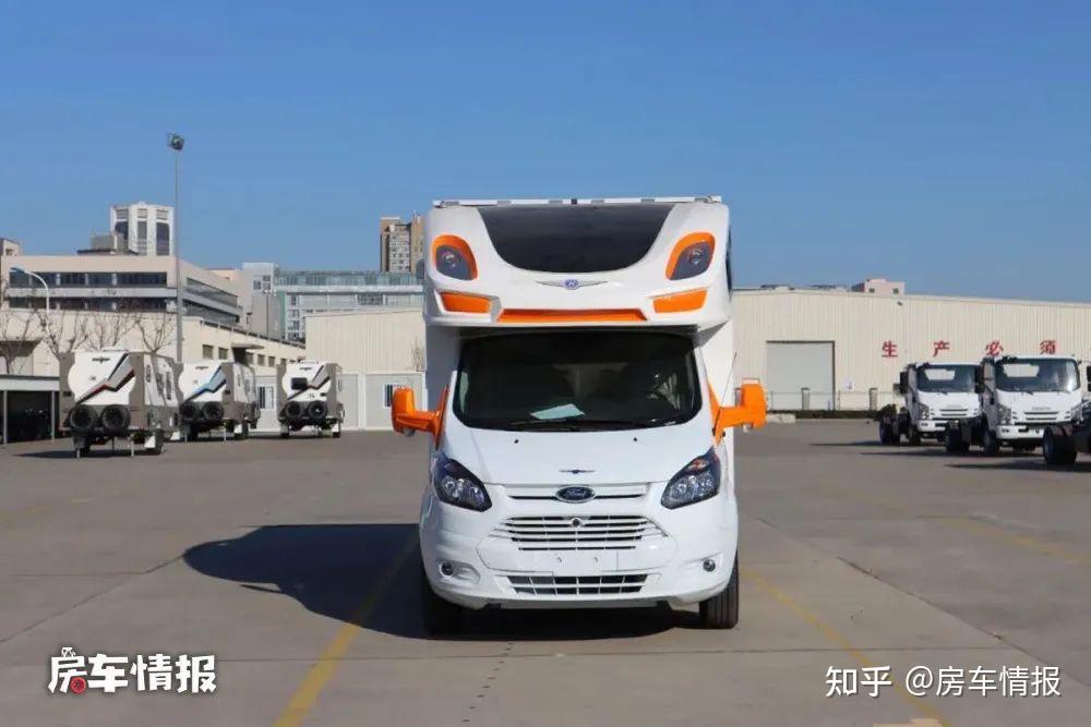 適合夫妻二人的福特房車,空間夠用水電充沛,2.