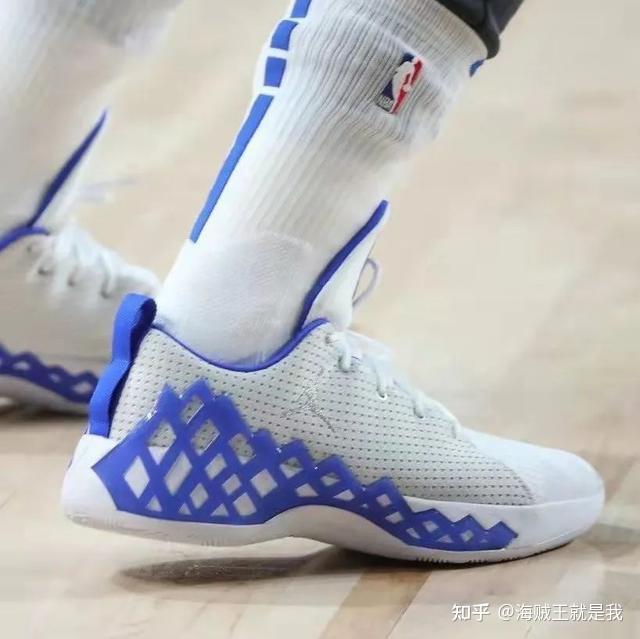 aj35塔图姆新鞋中底有褶皱正常吗