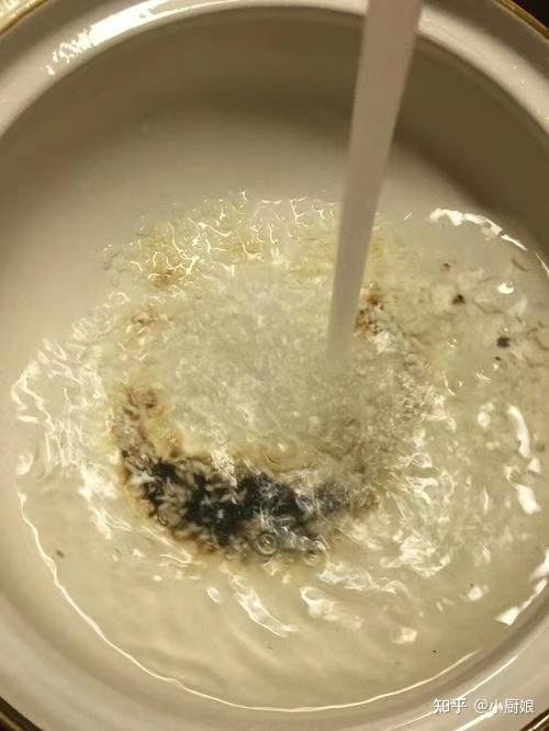 急急砂锅煮粥锅底糊底了怎么洗都洗不干净锅底还是有黑斑想继续使用