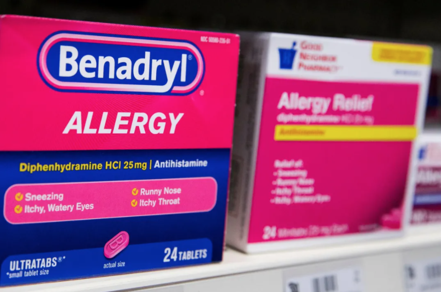 规则是要求青少年大量服用(至少12颗以上)一种名叫苯海拉明(benadryl)