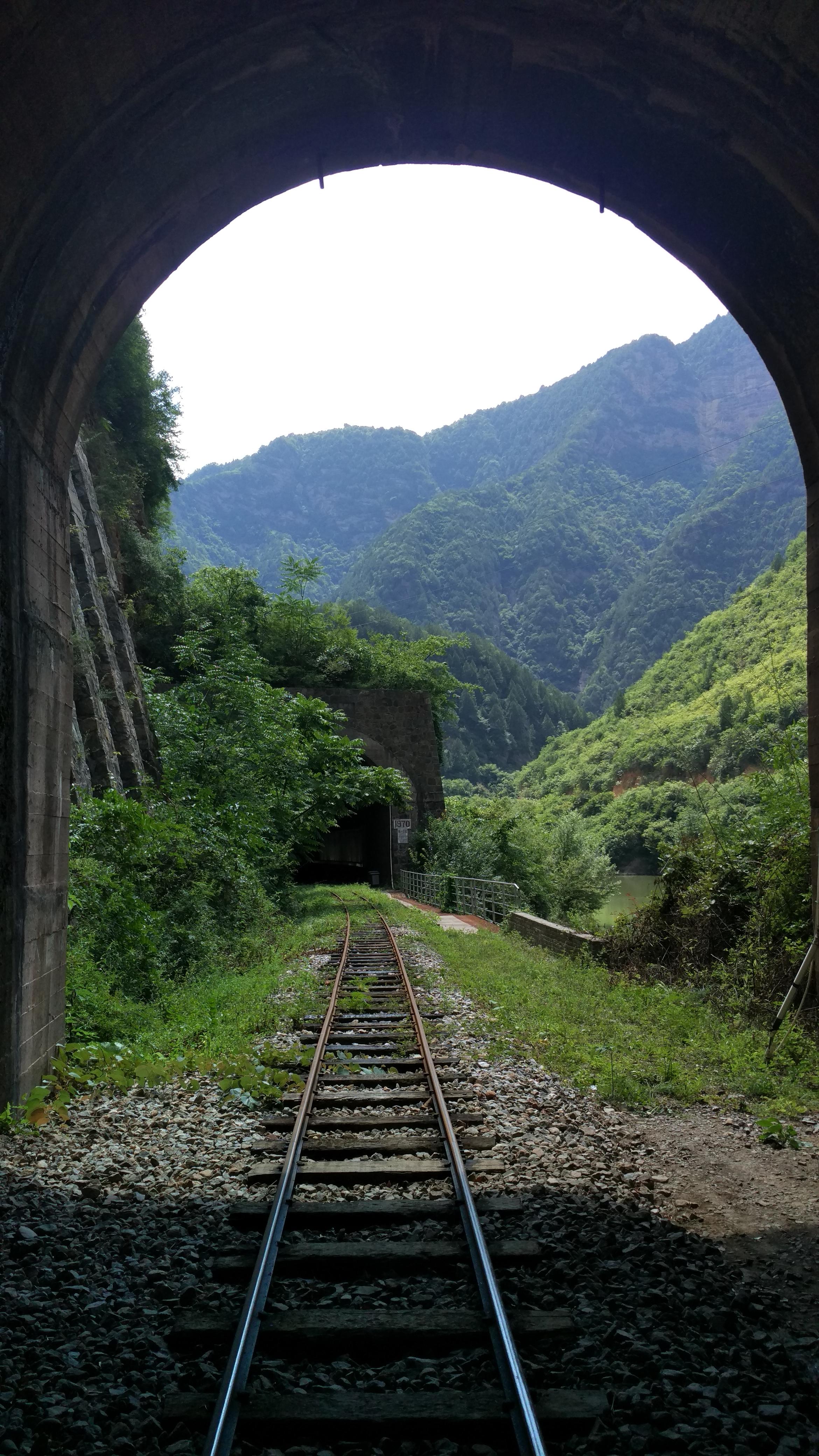 废弃的宝成铁路图片