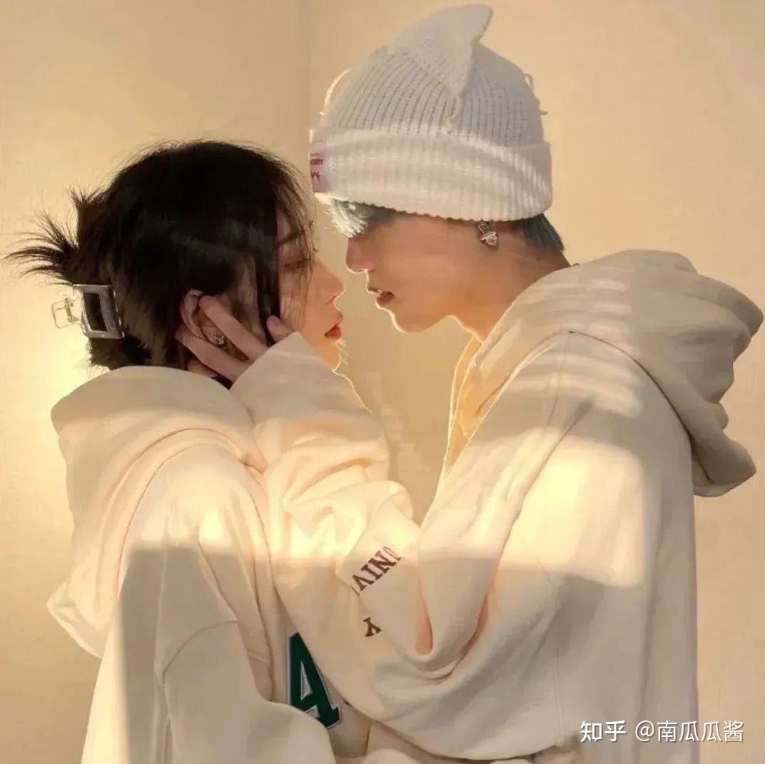 情侣头像|爱向人间借朝暮悲喜为酬 - 知乎