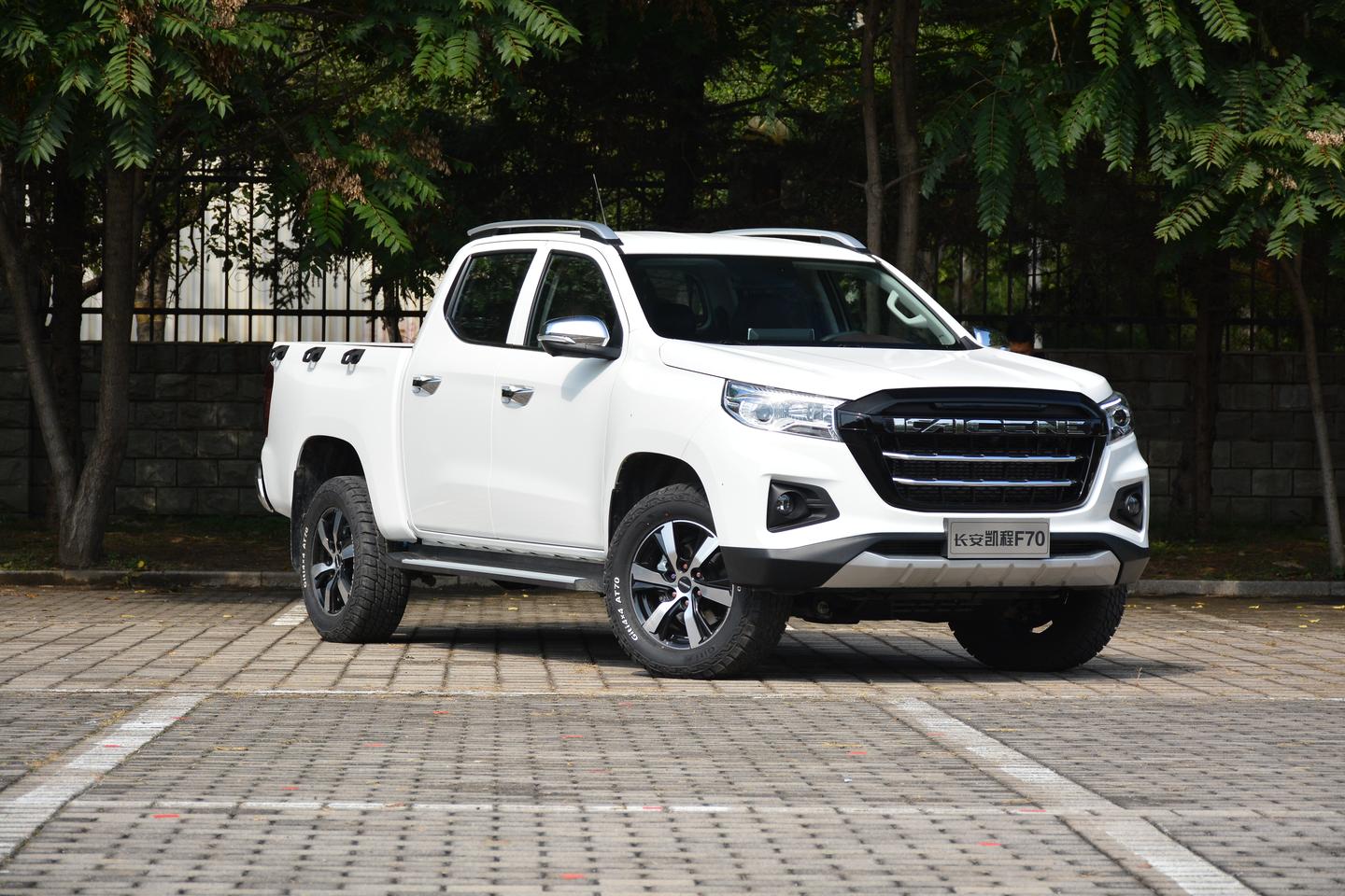 67能拉货能自驾,这台自动挡皮卡十万出头就能拿下