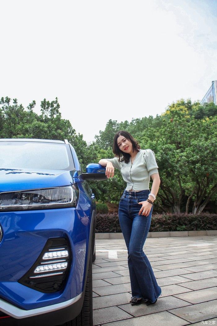 香车配美人媳妇当车模瑞虎7是我开过最好开的车