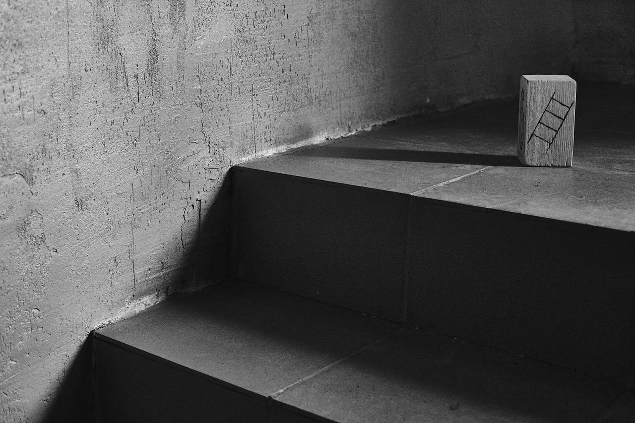 楼上漏水责任界定