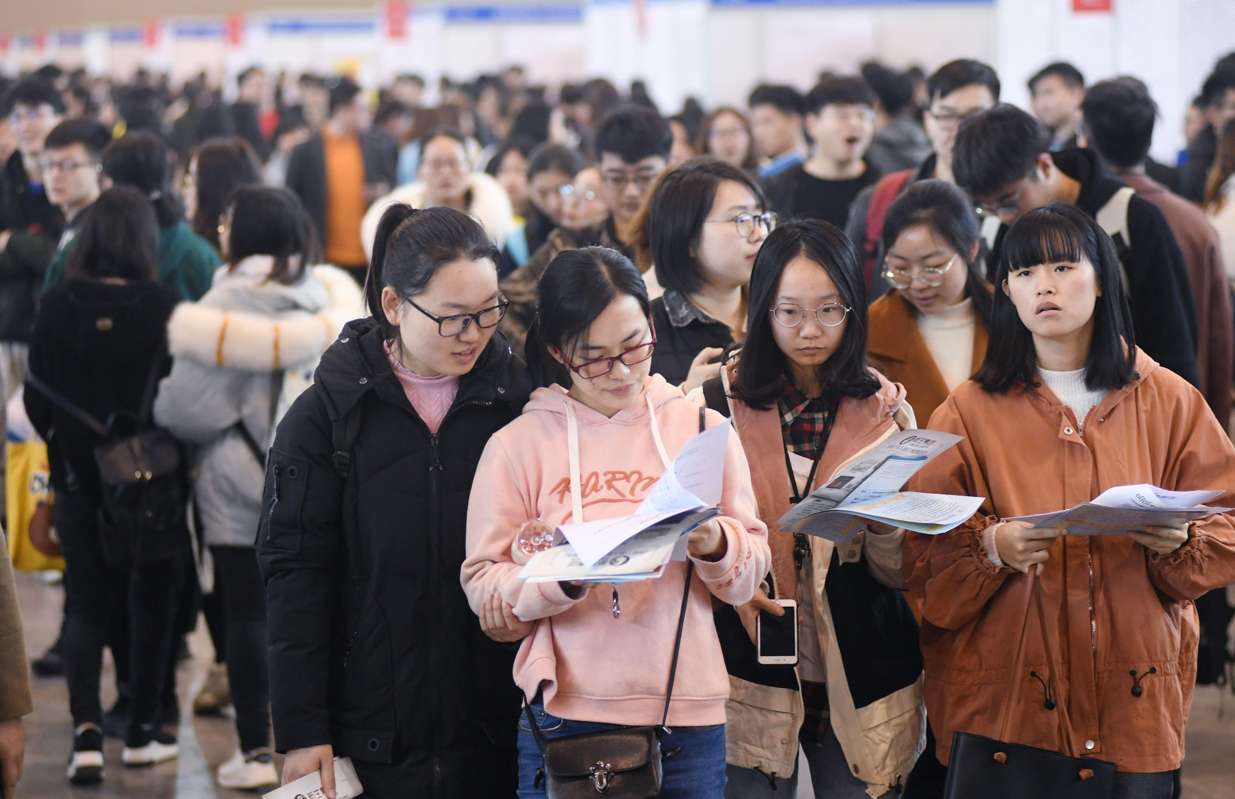 首先,对于事业单位编制类工作,并不是求职者选择工作,而是工作选择