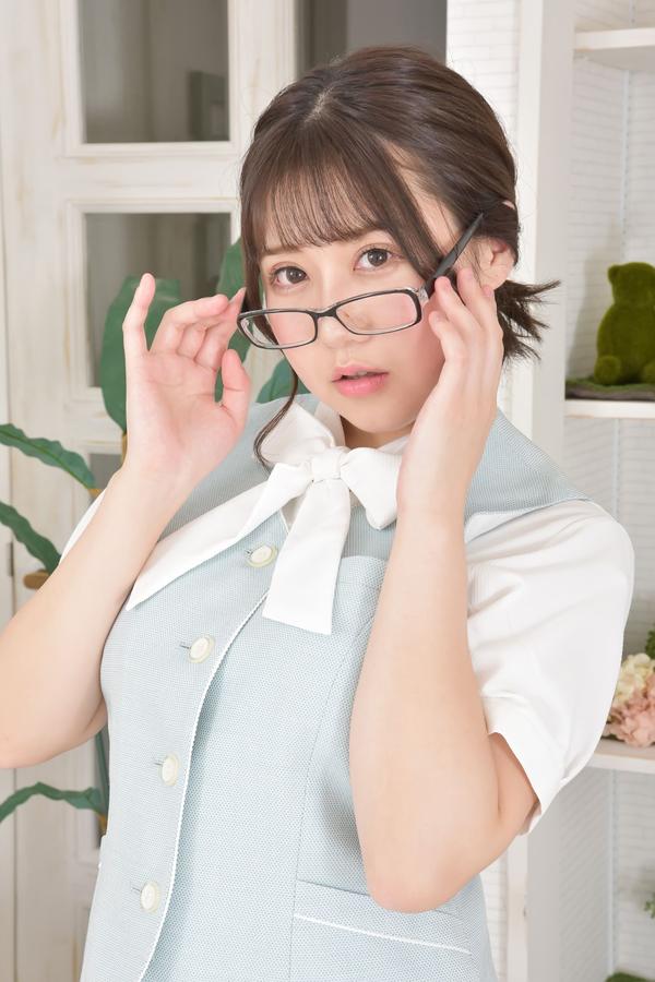 日本女星小鸟游百惠写真，蓝色包臀裙搭黑丝高跟，身材丰韵尽显成熟女性风采 - 知乎