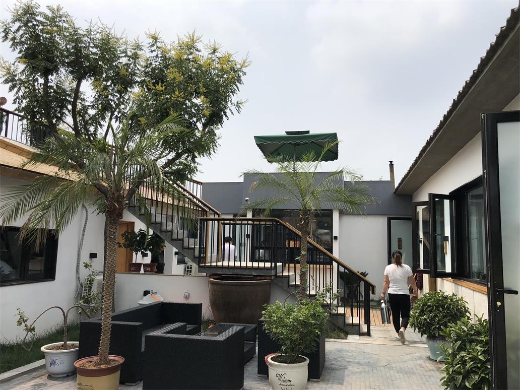 东龙湾左邻右舍民宿项目