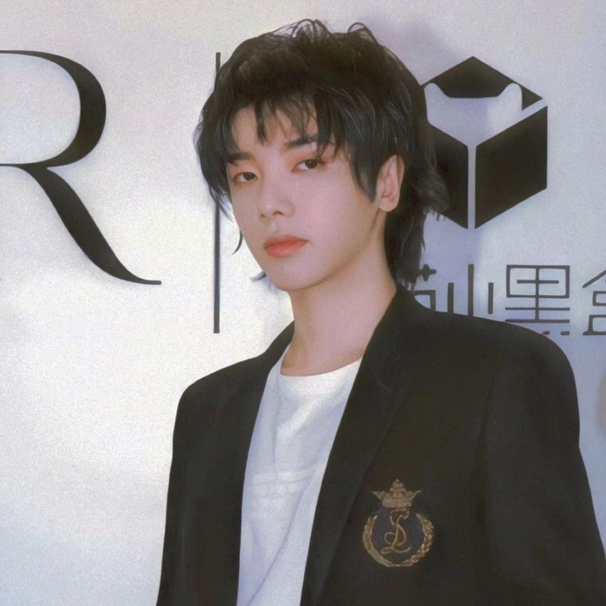 有没有华晨宇很帅的头像或者图片?