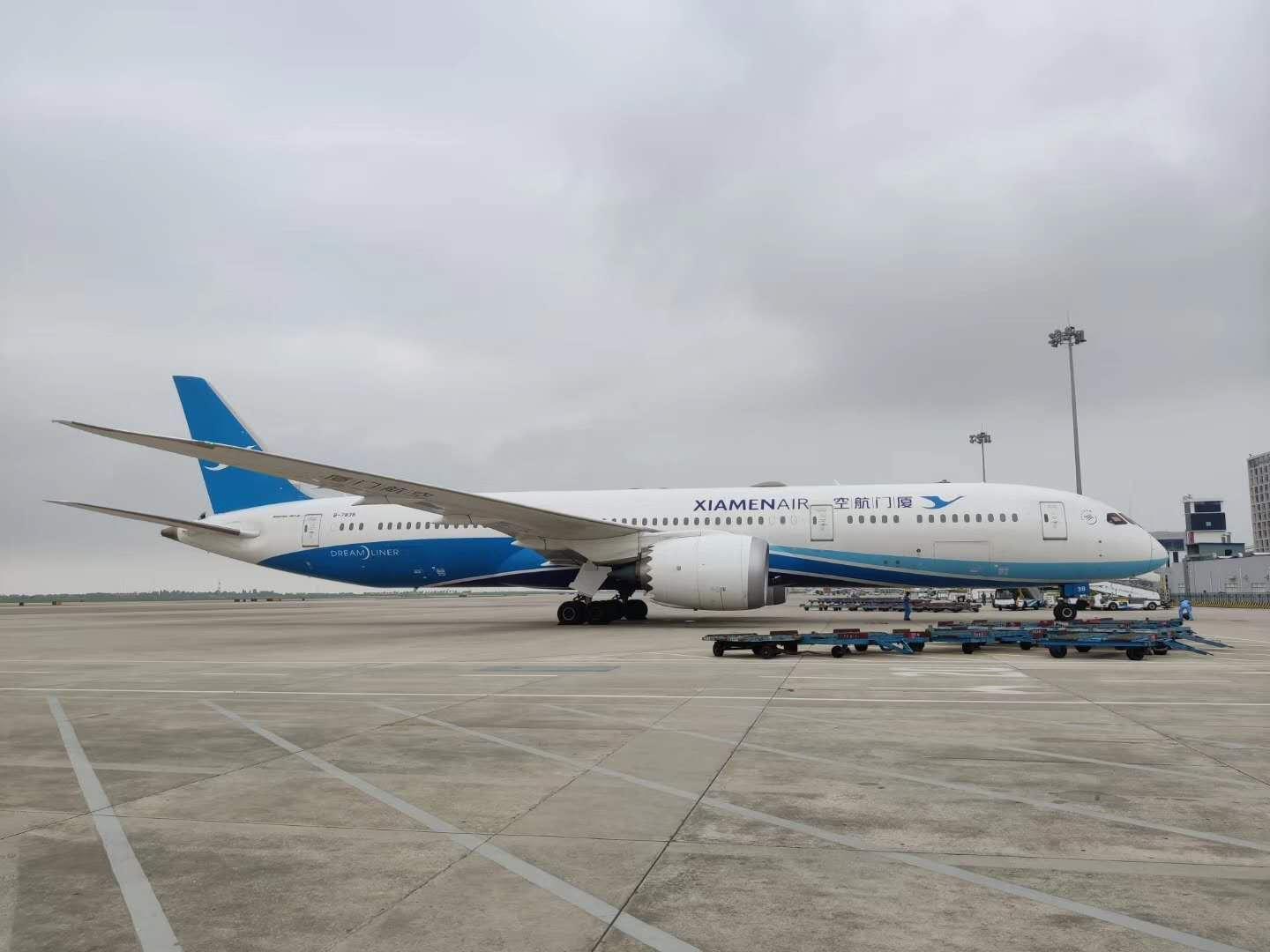 4噸貨物,由廈航首架完成客機改造,飛機號為b-7846的737-800型飛機執飛