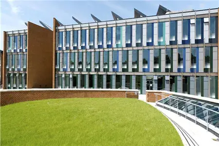想要去建筑超酷的英国院校平板玻璃大学了解一下