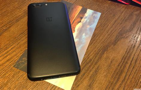 首先是紧随ipone 7 plus,排在第四位的htc u11,尽管htc最近在市场上