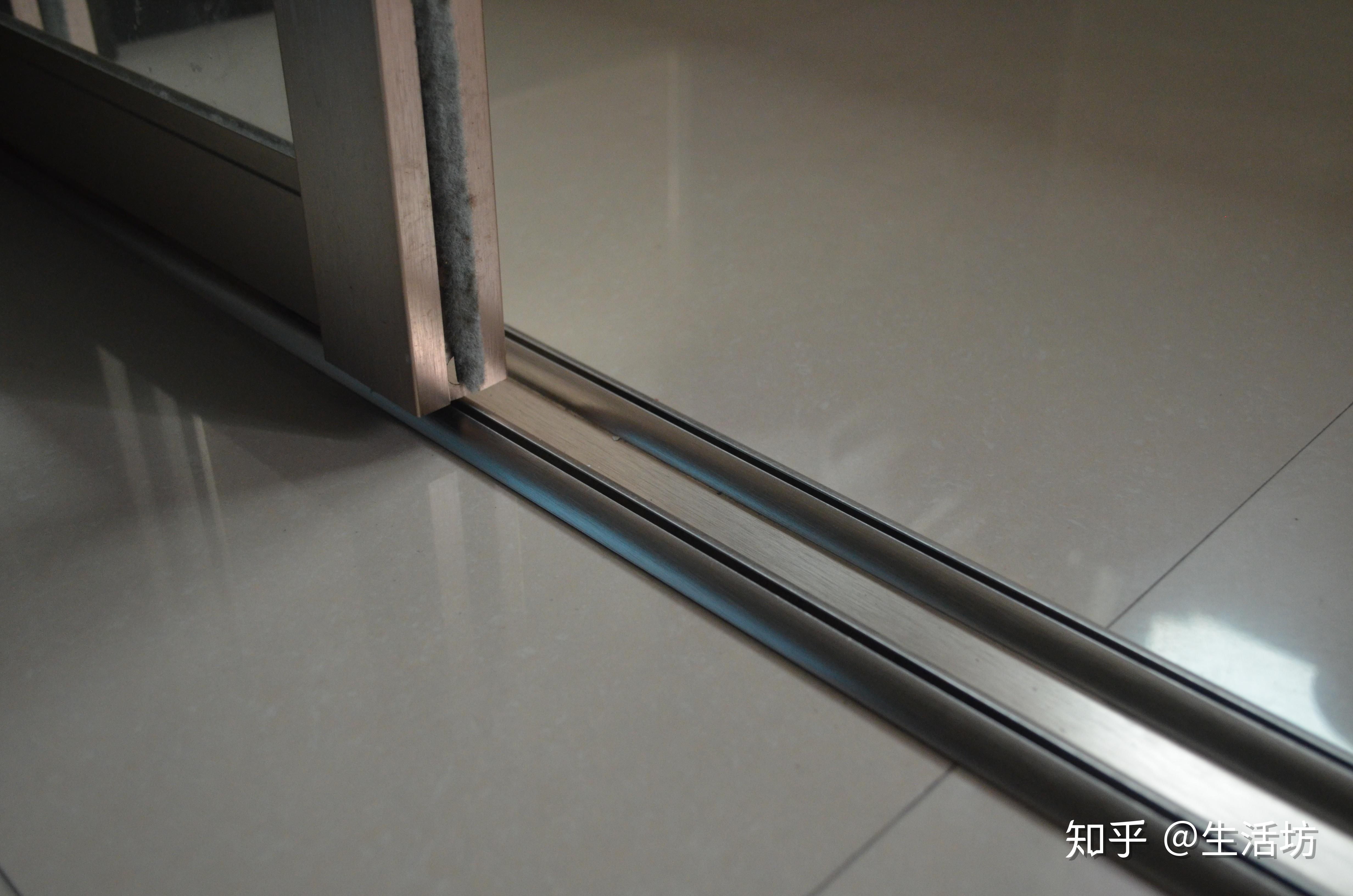 过年大扫除时在推拉门上放一枚硬币作用真厉害赶紧回家试试