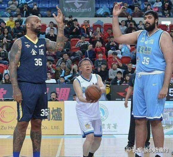 灌篮高手 以nba波士顿凯尔特人队拉塞尔为原型的花形透能不能防住以火箭队奥拉朱旺为原型的河田雅史 知乎