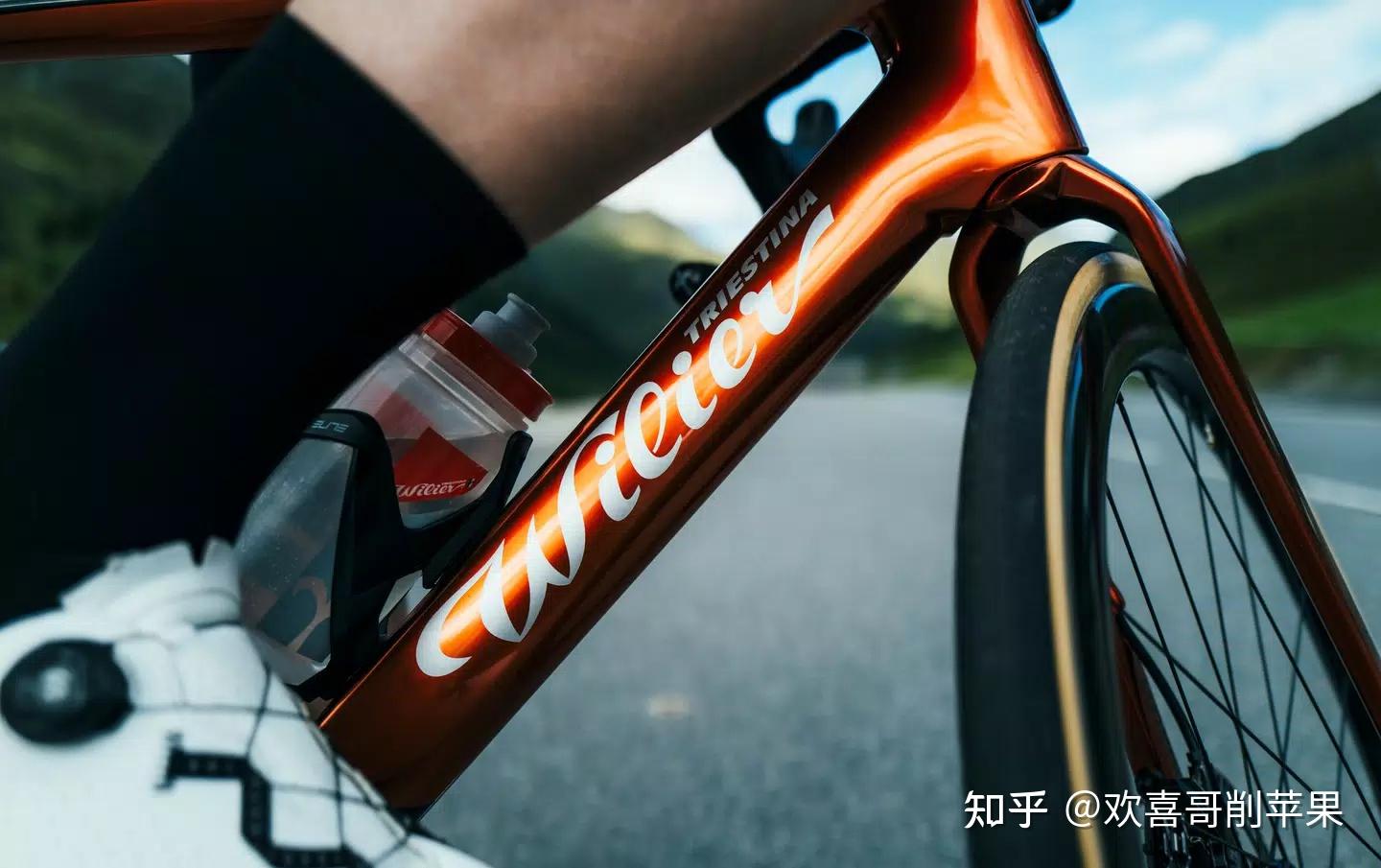 的空气动力学自行车,具有显着提高的刚度重量比,使用了与制造wilier 0