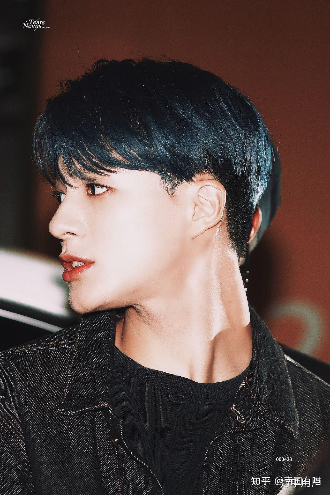 一.立体周正,成熟冷峻的骨相