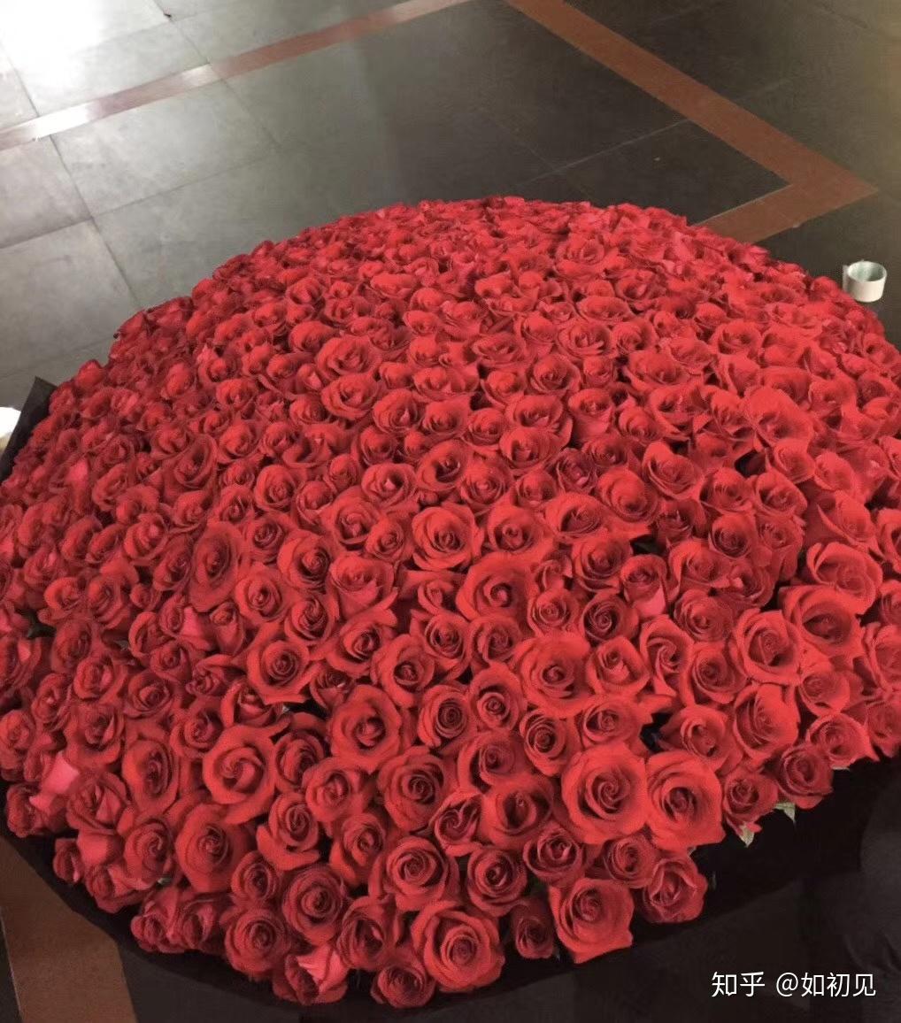 谁在淘宝上或其他购物网上买过鲜花购买经历愉快吗图片和实物对称吗