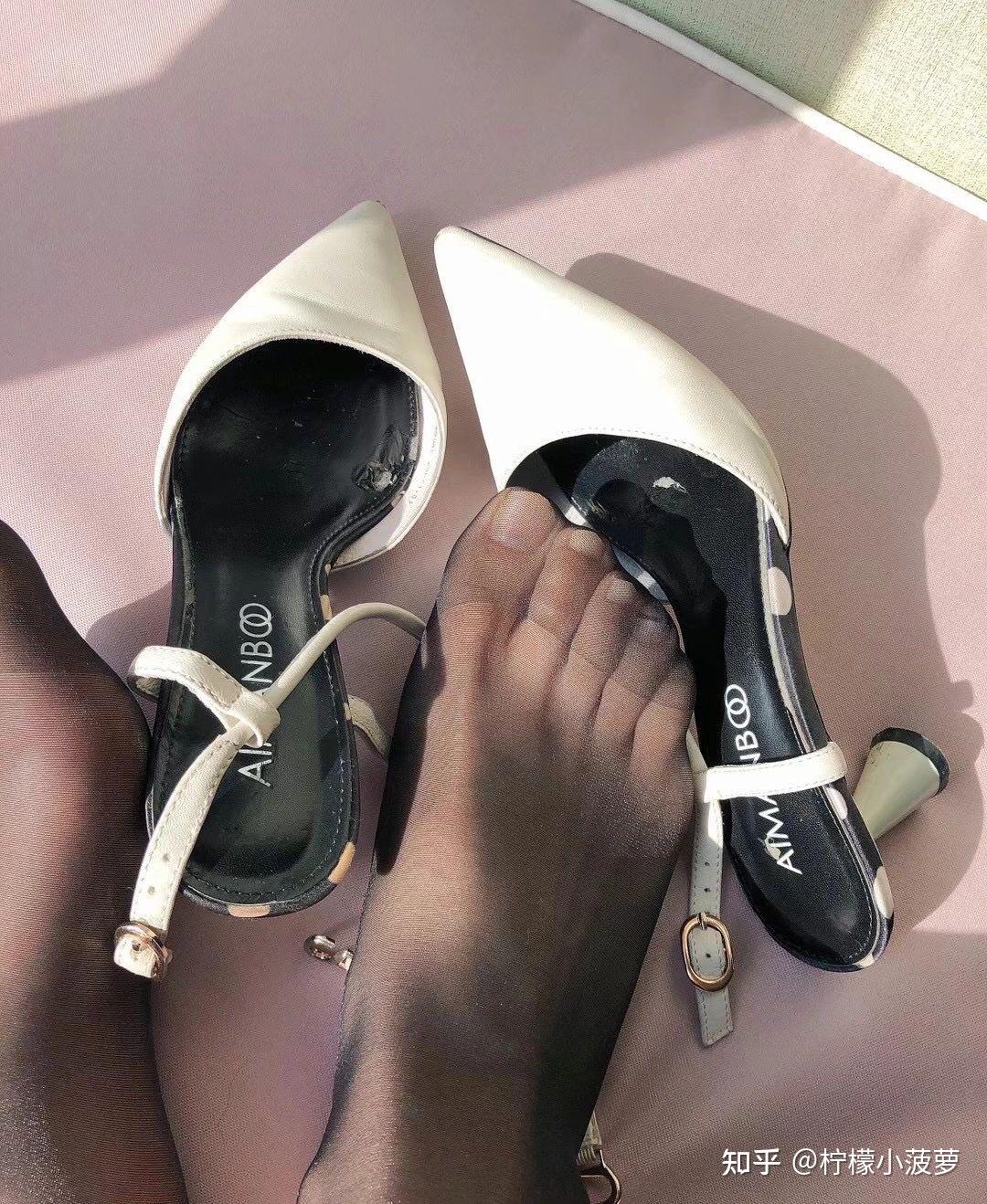 问一下女生穿了一天的袜子也会臭吗?