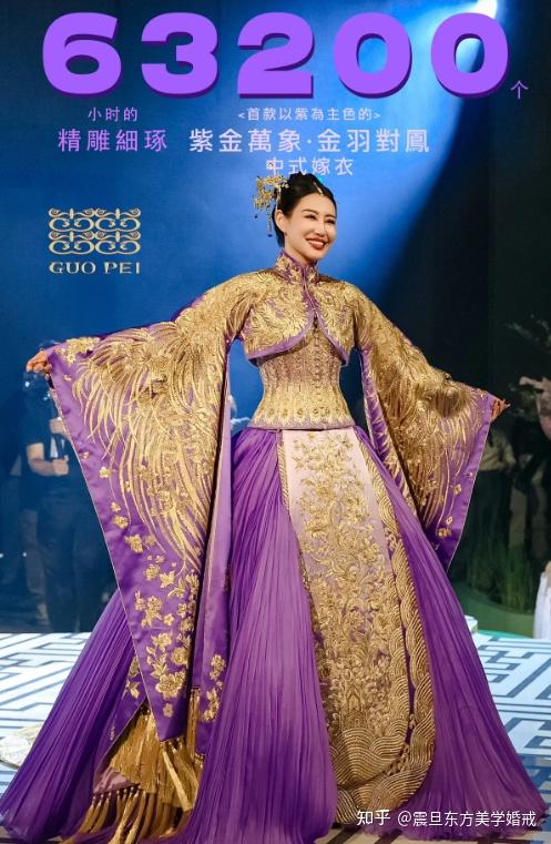 瓷乃至08年奥运会颁奖甚至于历年的春晚你都能见到郭培设计礼服在国外