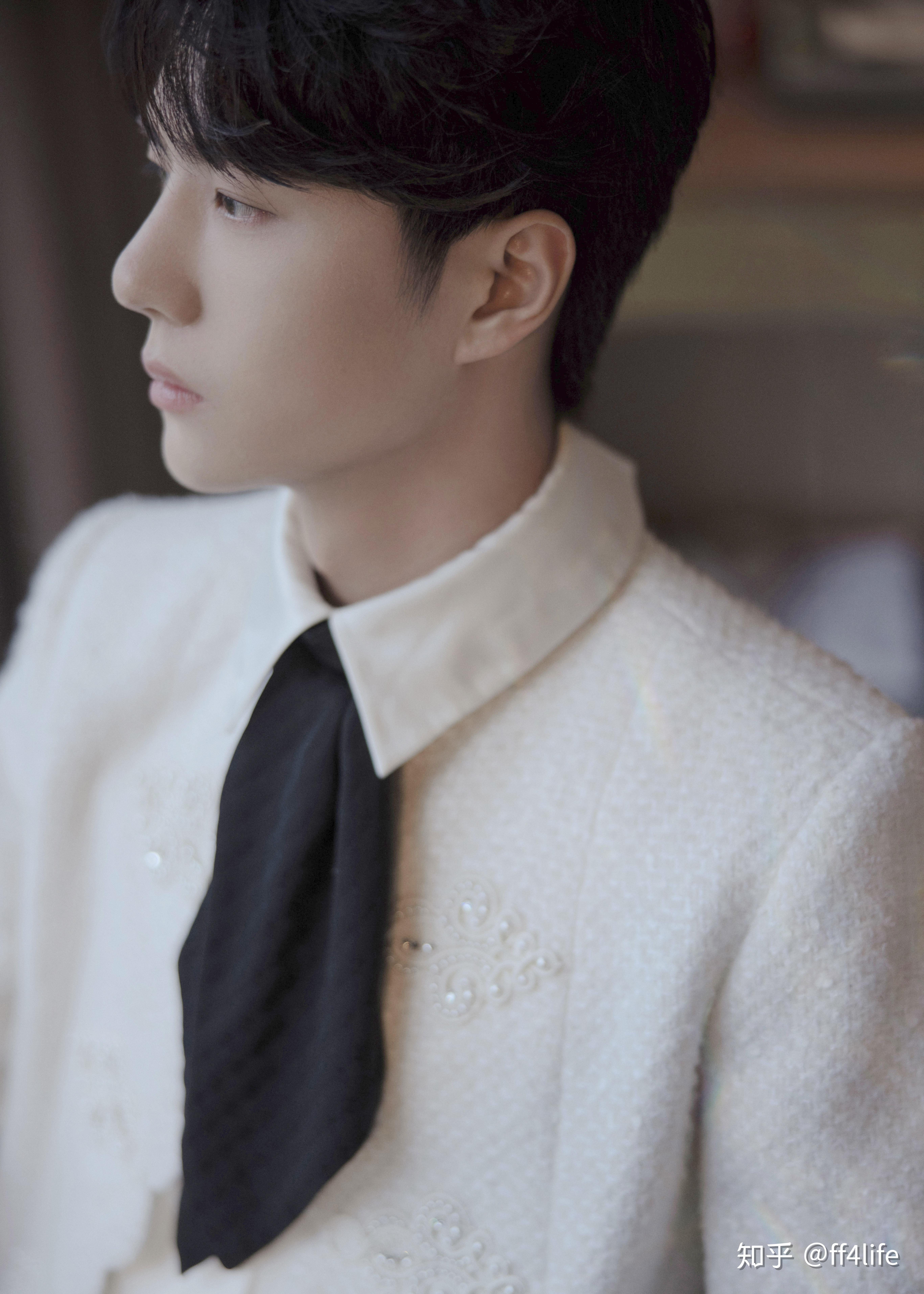 星光大赏年度全能艺人王一博时尚搭配上也一样不被定义不走寻常路多图