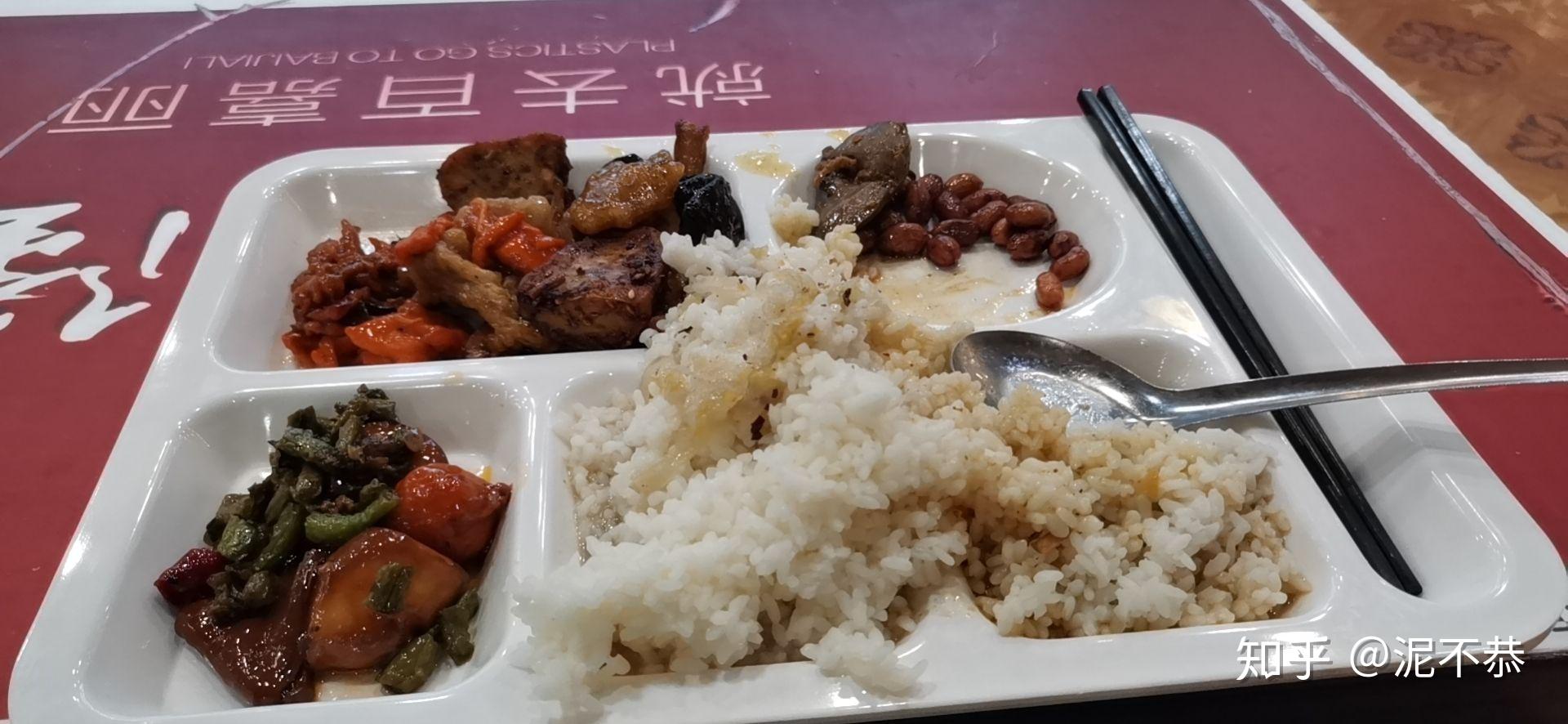 在沈阳化工大学里就餐是一种怎样的体验?有什么推荐的食堂和美食?