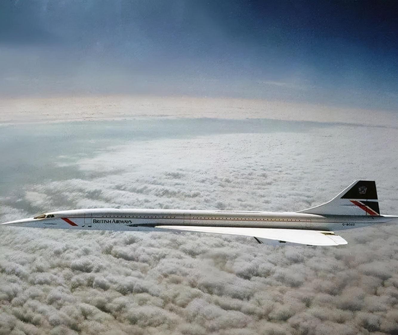 1983年9月27号,英国空军损失了第一架"狂风"(编号za 586),后座领航员