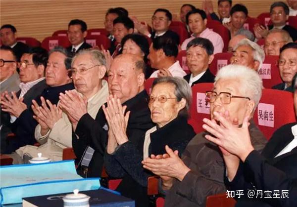 回顾:任仲夷要为他平反,华国锋没表态,任仲夷:按我说的办 - 知乎