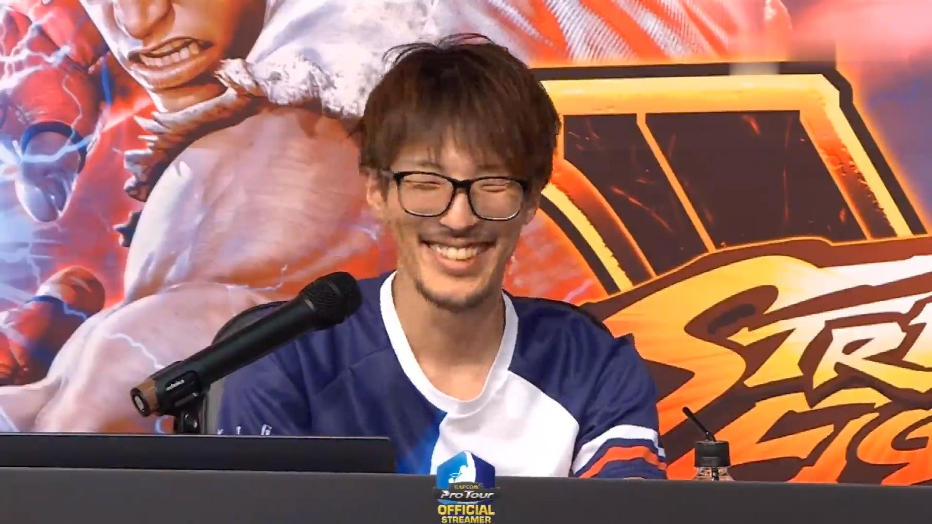 街霸5瑛太的肯到底有多胡来看这位兄弟被吓的不轻就明白了