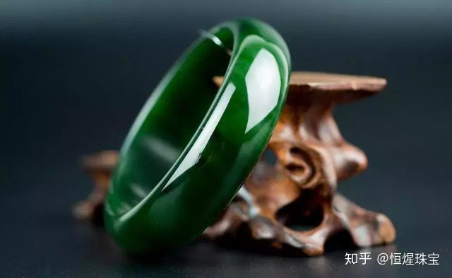 翡翠界价值排名是“一蛋二镯三玉牌”，是什么意思- 知乎