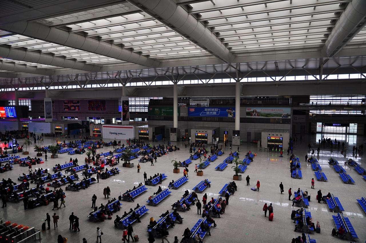 郑州东站的候车厅设计是否存在问题