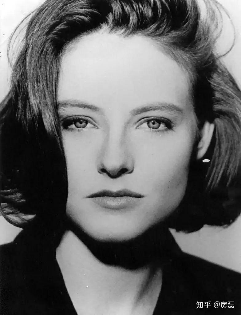 2.电影大师3.米歇尔.菲尔利4.卓别林5.《城市之光》女主角6.阿甘本7.