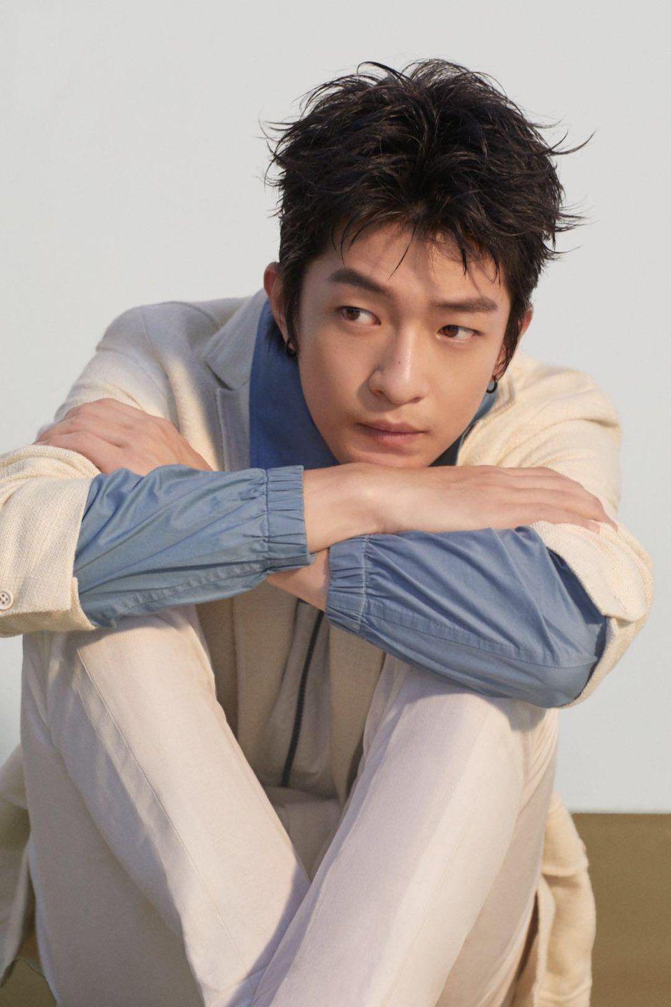 你们手机里保存的屈楚萧的最喜欢的一张图是哪张? - 知乎