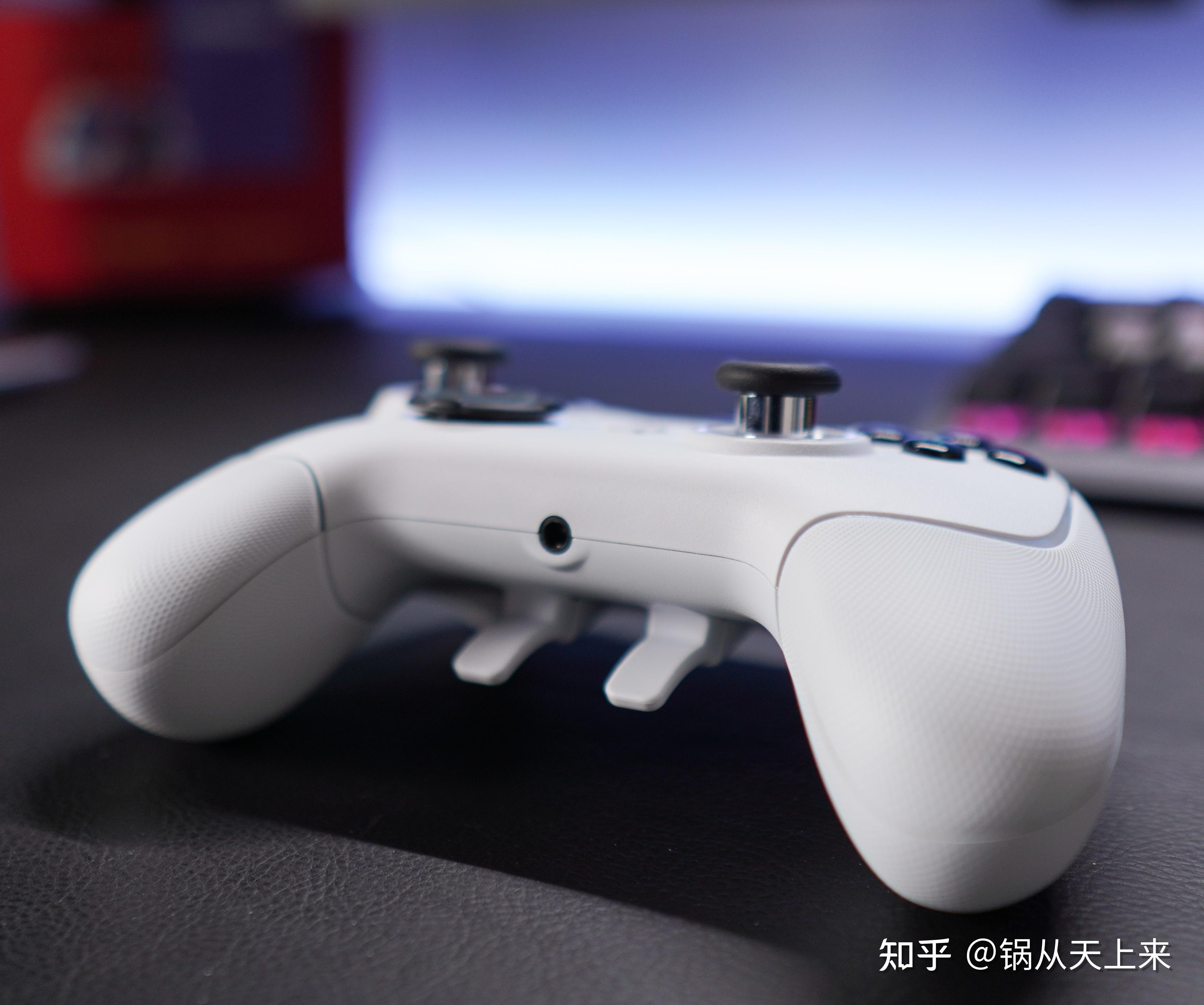 也许是最适合射击游戏的手柄雷蛇幻影战狼v2幻彩版上手体验