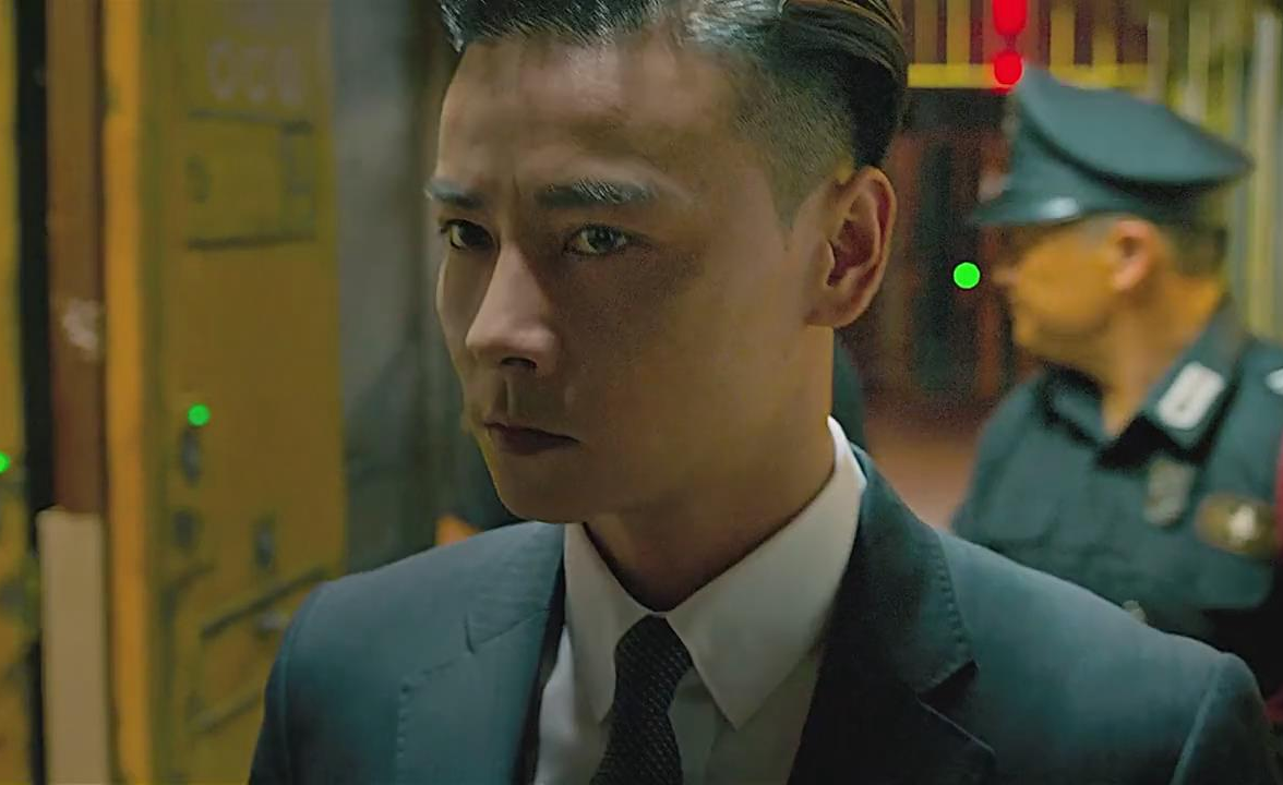 没穿西装的张晋确实是菜了点,你们说呢?