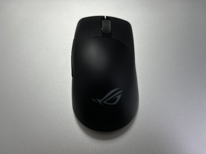 灵动小巧的“掌中宝”——ROG 月刃无线 AP36K 鼠标分享